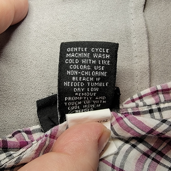 Torrid Grey & Pink Empire Top - Size 1X - Picture 5 of 5